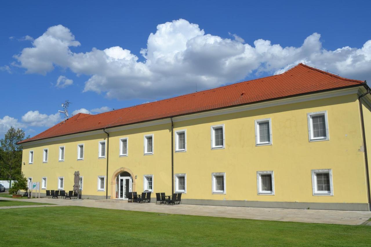 Klaudia'S Hotel & Restaurant At Golf Resort, Bac Samorin Eksteriør billede