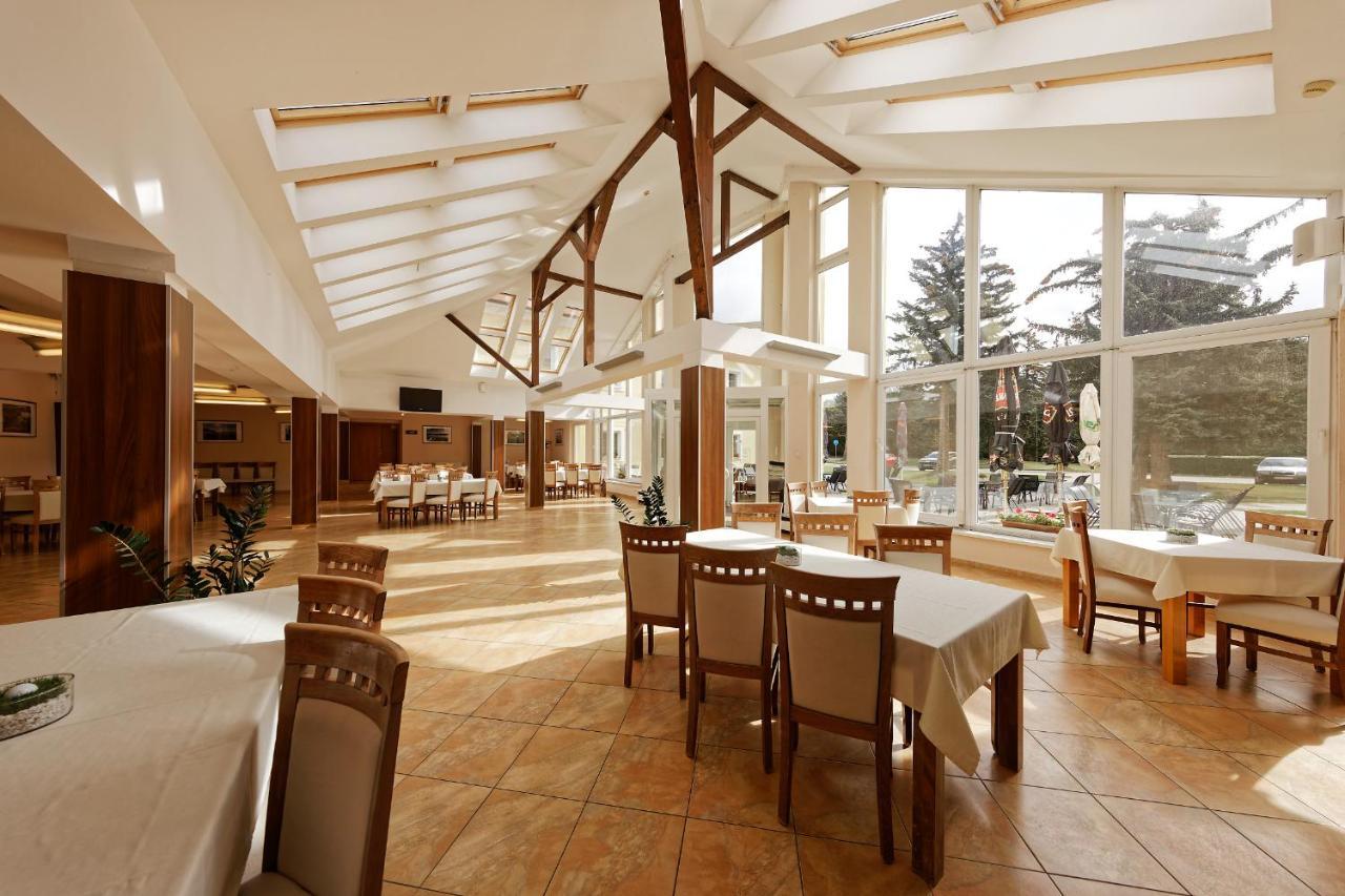 Klaudia'S Hotel & Restaurant At Golf Resort, Bac Samorin Eksteriør billede