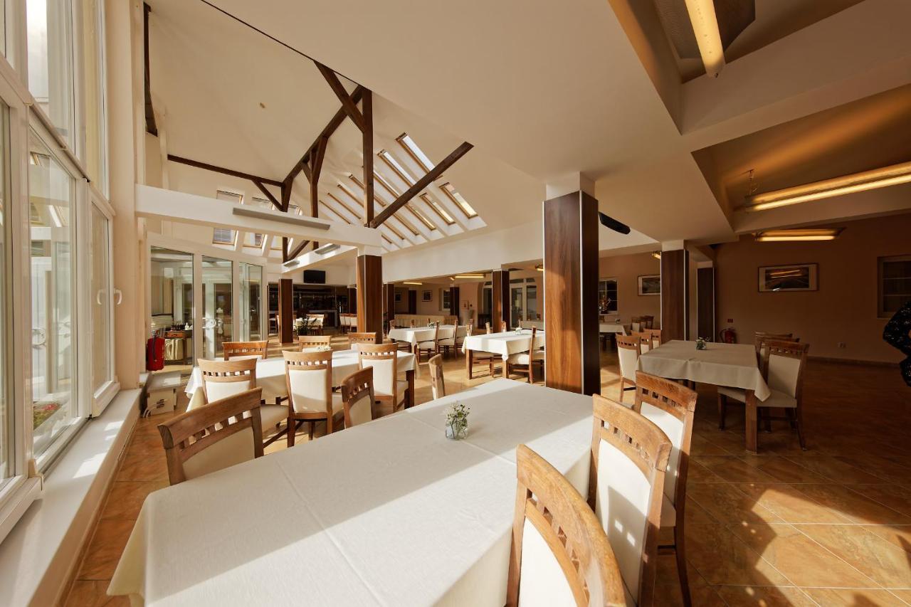 Klaudia'S Hotel & Restaurant At Golf Resort, Bac Samorin Eksteriør billede