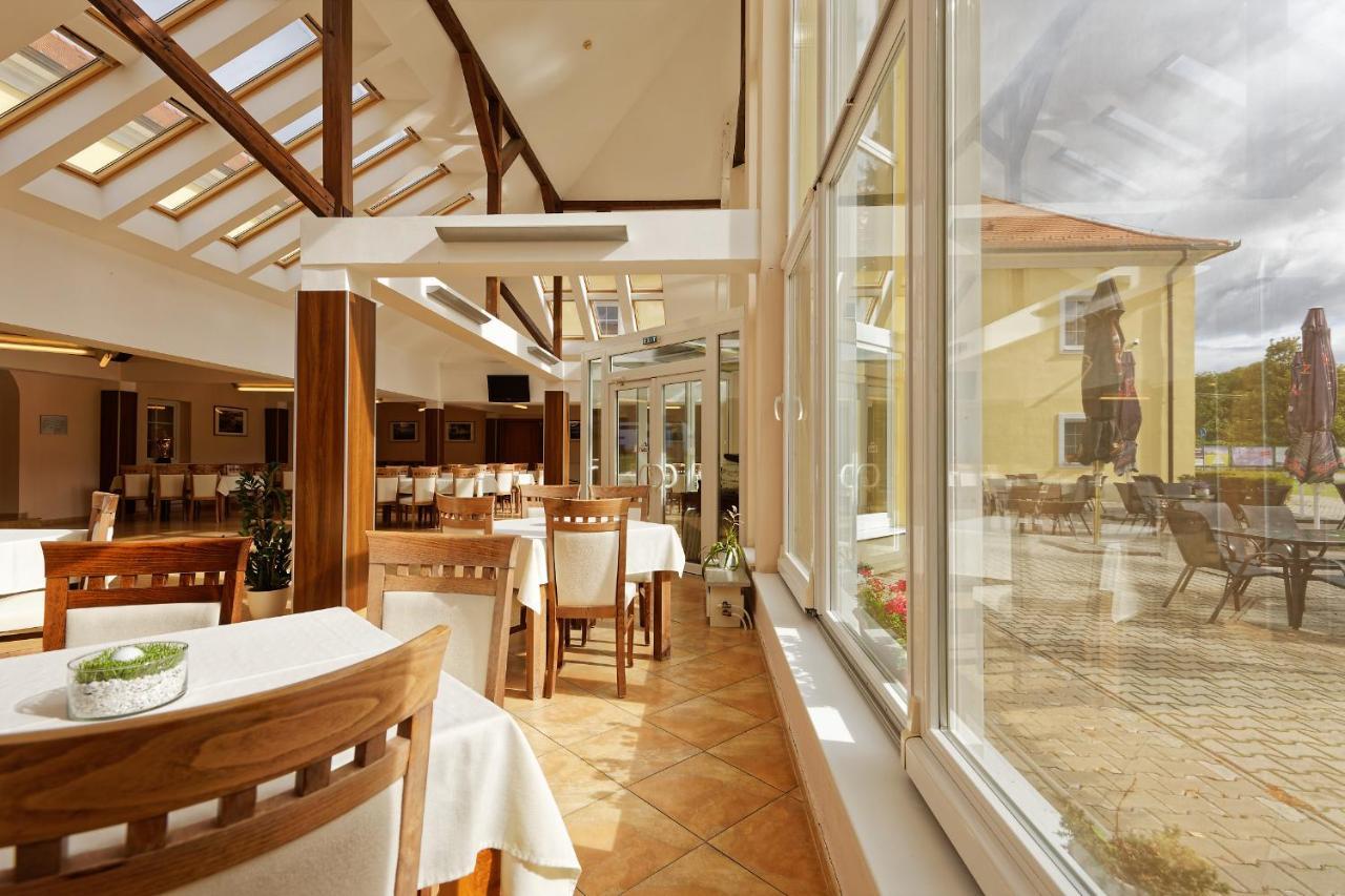 Klaudia'S Hotel & Restaurant At Golf Resort, Bac Samorin Eksteriør billede