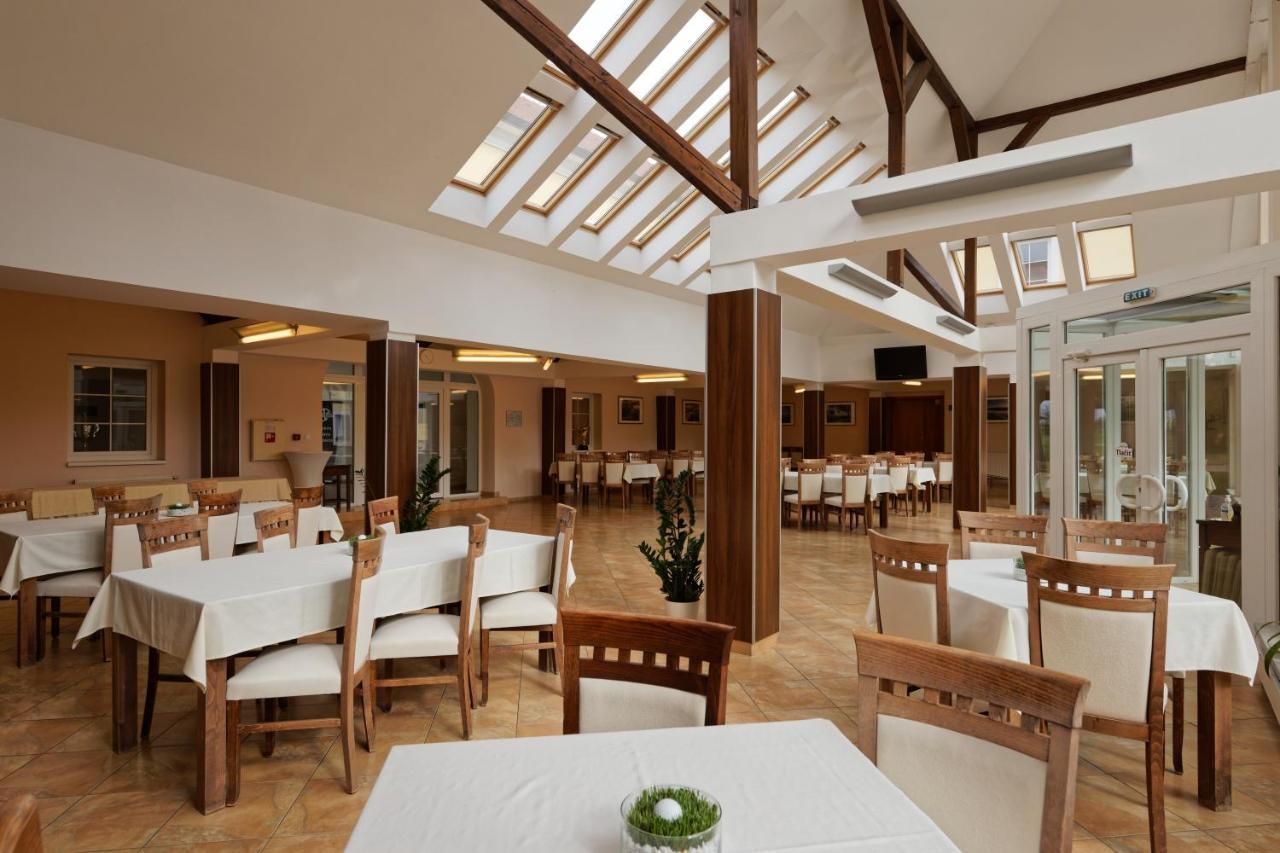 Klaudia'S Hotel & Restaurant At Golf Resort, Bac Samorin Eksteriør billede